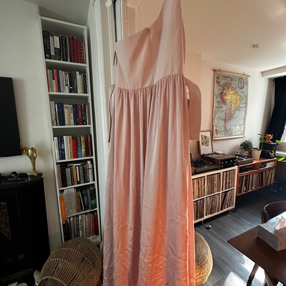 VERA WANG Bridesmaid / Wedding Dress - Picture 2 of 4
